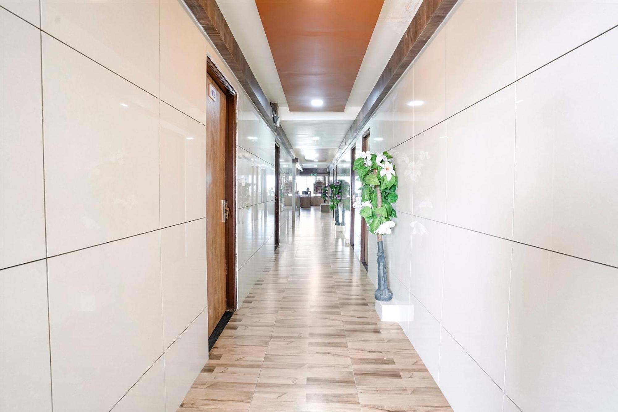Fabhotel Galaxy I Ахмедабад Екстериор снимка