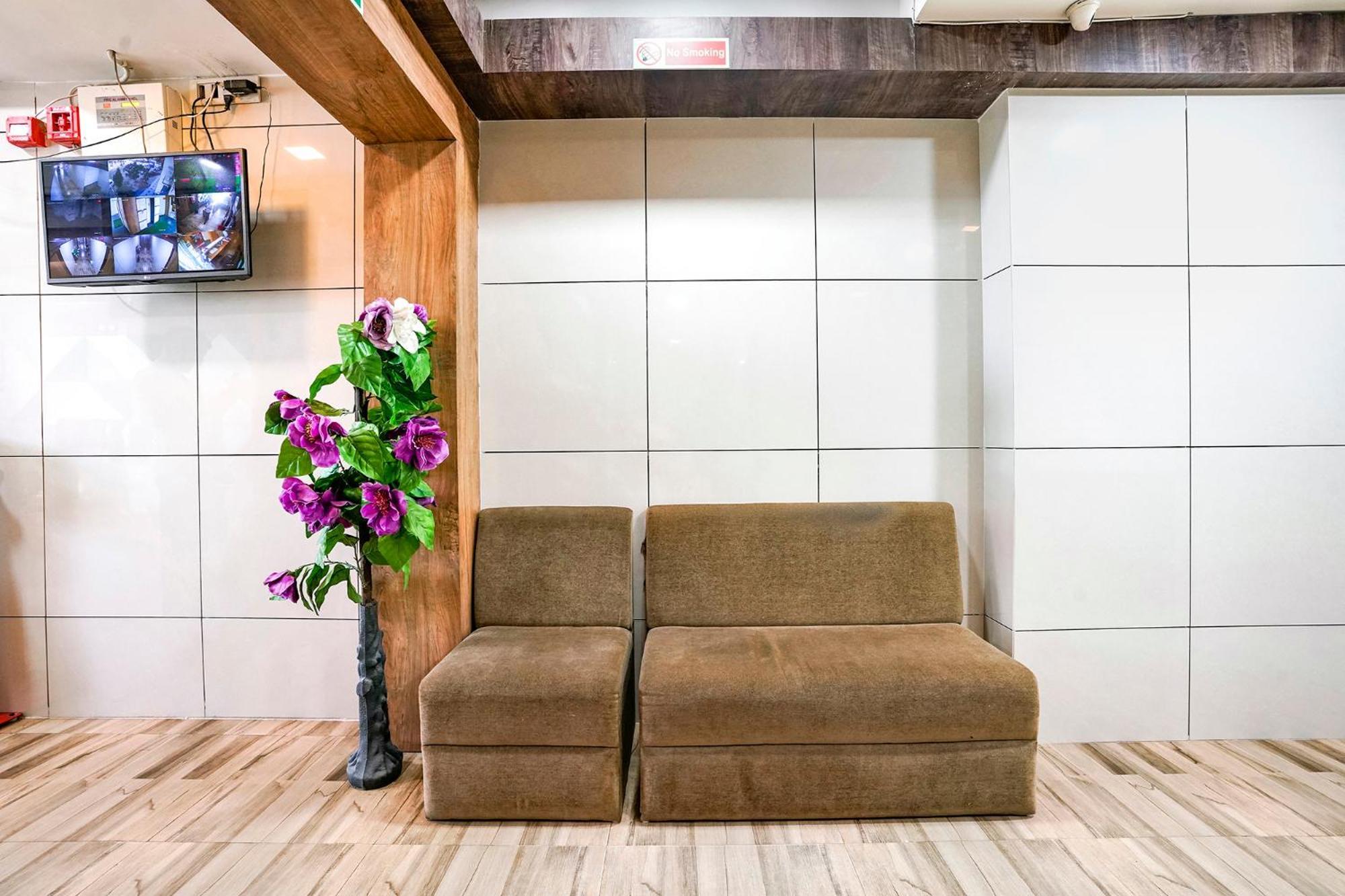Fabhotel Galaxy I Ахмедабад Екстериор снимка