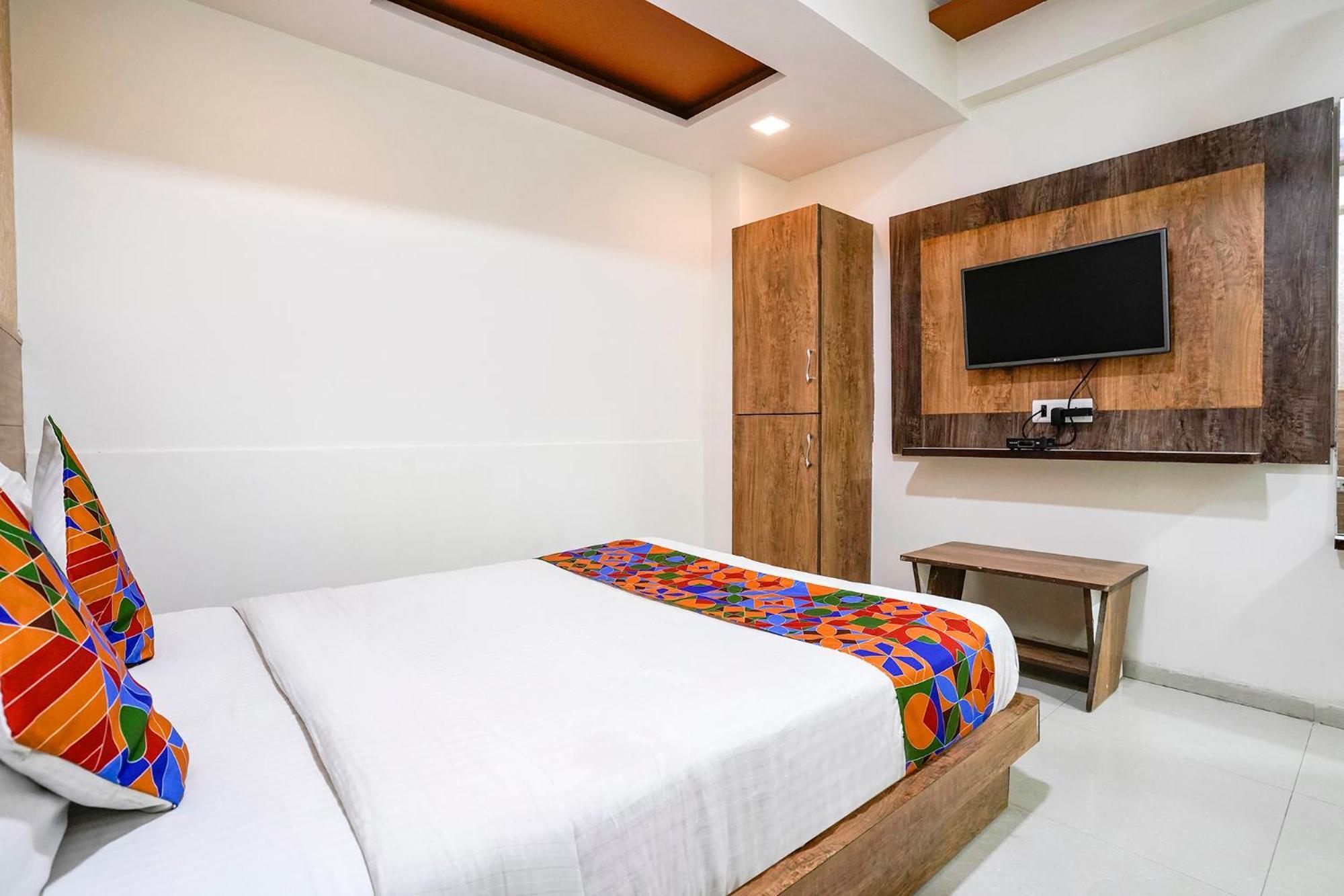 Fabhotel Galaxy I Ахмедабад Екстериор снимка