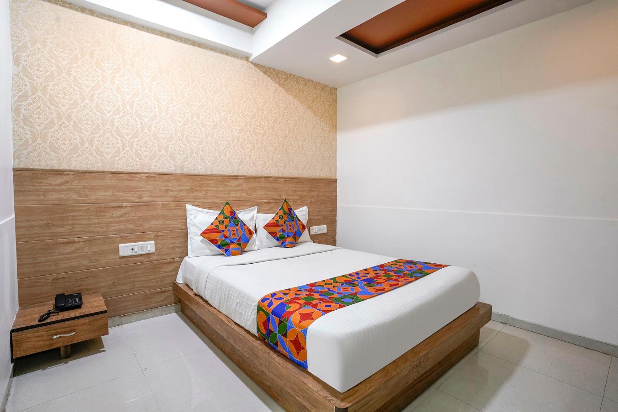 Fabhotel Galaxy I Ахмедабад Екстериор снимка