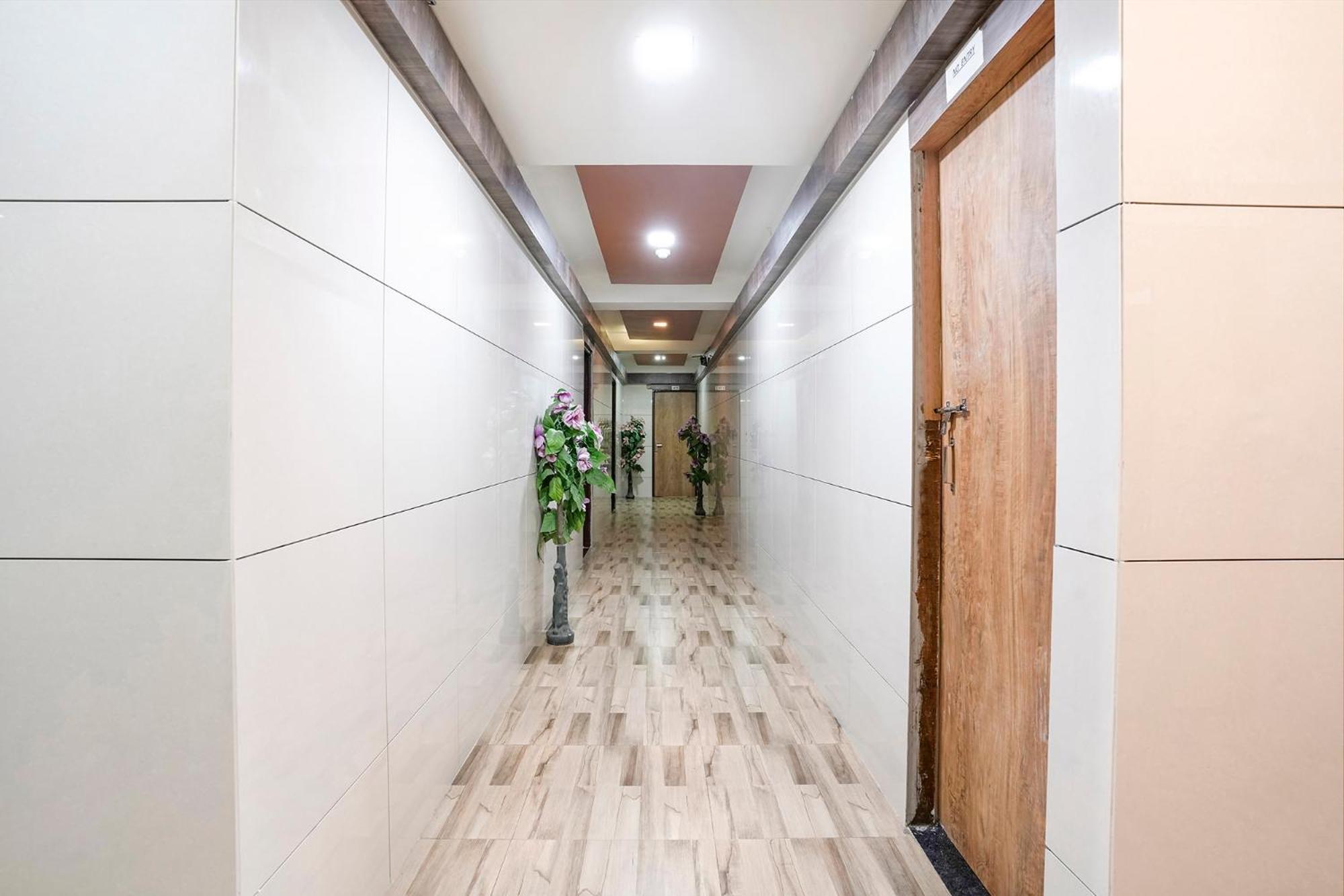 Fabhotel Galaxy I Ахмедабад Екстериор снимка