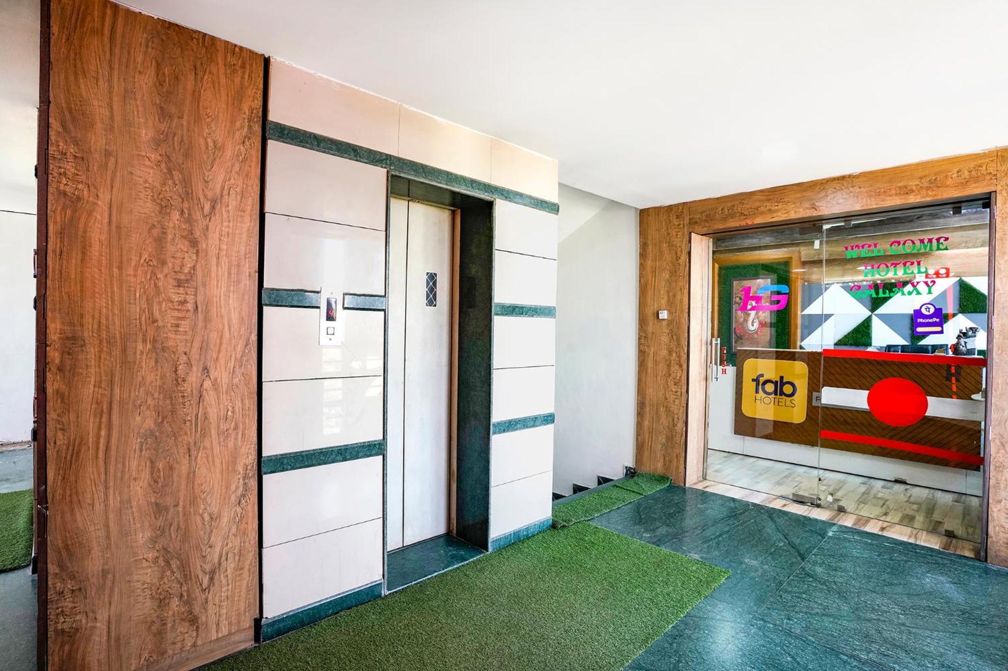 Fabhotel Galaxy I Ахмедабад Екстериор снимка